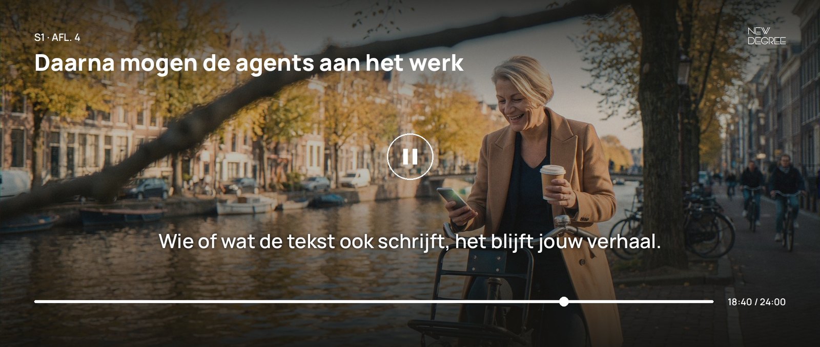 Op een zonnige ochtend aan de gracht lacht ze om een melding op haar telefoon: het werk loopt door, ook zonder haar
